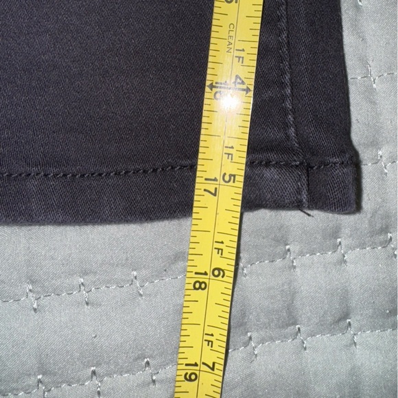D Jeans Black 3 button mid rise below knee length Jeans. Size 10. GUC - Picture 4 of 7